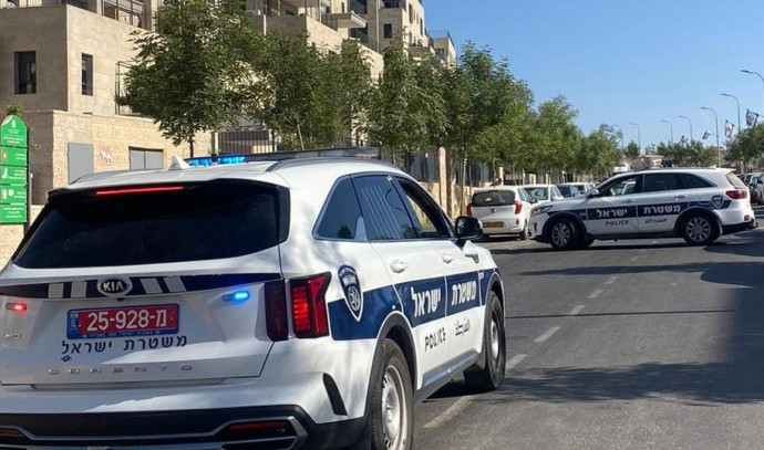 Chase on Route 6: A resident of Rehovot was hit by a car she entered to escape from the police