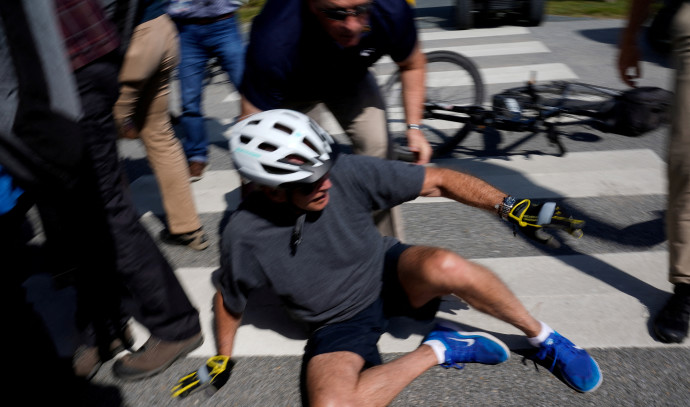 79-year-old Joe Biden fell while cycling and caused panic