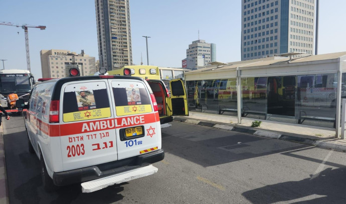 Attaque à Beer Sheva : Un terroriste a poignardé et légèrement blessé un officier dans la gare centrale