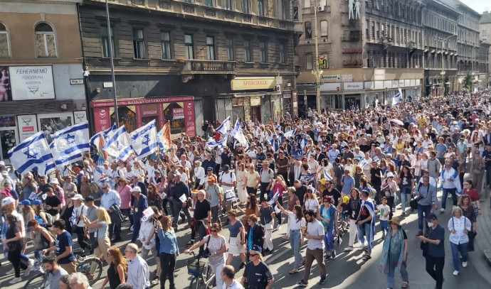 Thousands in the Budapest March of Life declare “No one can erase us”