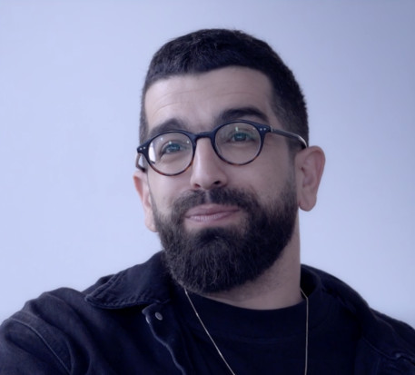 חנן בן ארי בתוכנית "ריאיון מיוחד" של קשת 12 (צילום: צילום מסך קשת 12)