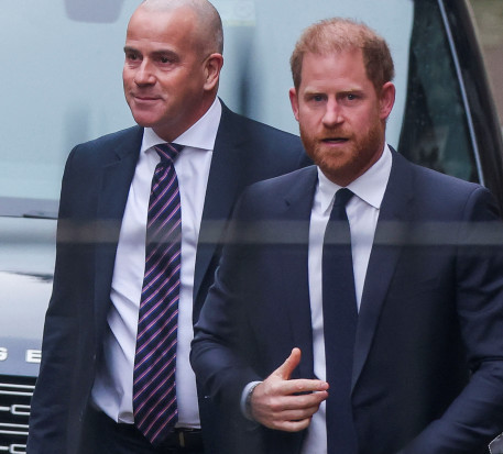 הנסיך הארי בתחילת המשפט נגד מו"ל הדיילי מייל (צילום: רויטרס)