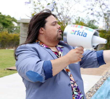 אוראל צברי בצילומי קמפיין ארקיע  (צילום: דנה קופל)