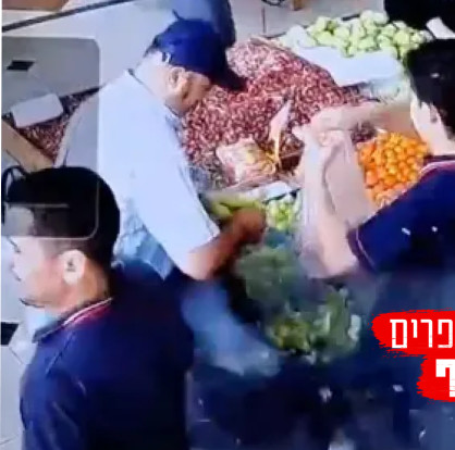 מבצע הביפרים. זירת הפיצוץ בשוק הירקות המקומי בביירות (צילום: רויטרס)