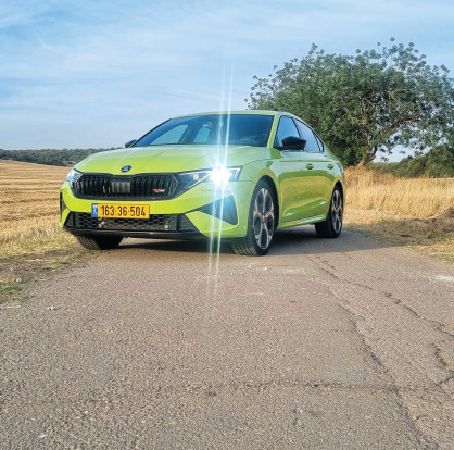 סקודה אוקטביה RS (צילום: אודי עציון)
