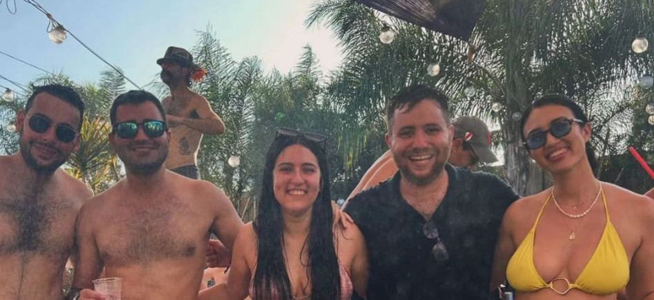 נועה ארגמני עם חבריה מהצבא, מתוך עמוד האינסטגרם של שגיא הכט