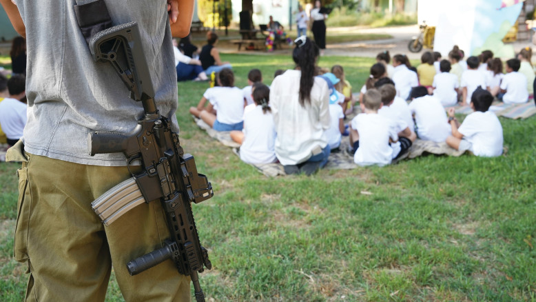 Padri militari: stress, repressione emotiva e distacco dai figli secondo uno studio