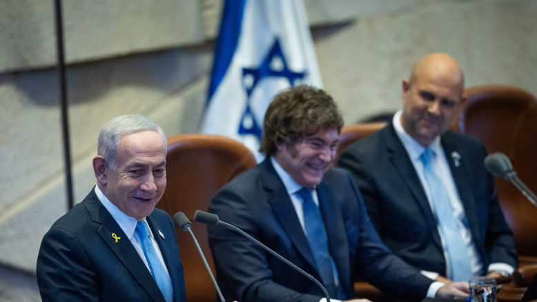 אצבע בעין לבריטניה? נתניהו בחר צד בסכסוך על איי פוקלנד
