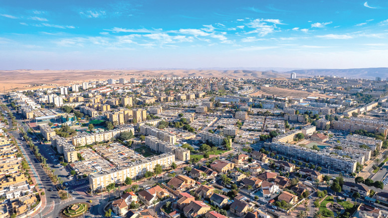 Dimona: Beni Biton propone interventi integrati per la governance e l’inclusione dei Beduini del Negev orientale