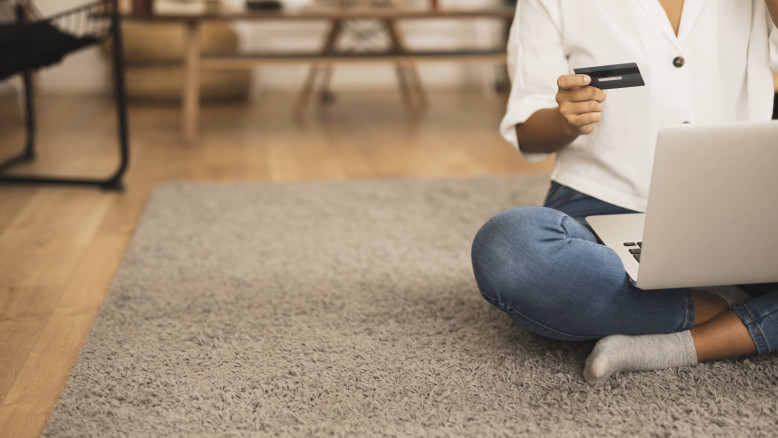 La Frenesia degli Acquisti Online in Israele: Preparativi in Corso per il Periodo di Punta