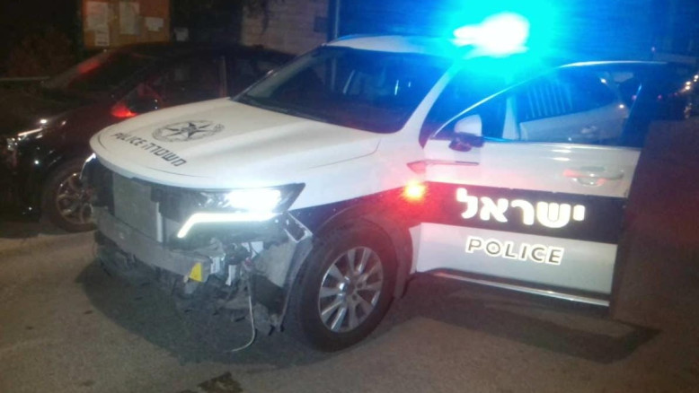 ירי ומרדף משטרתי: רכב עם 3 שב"חים דהר לעבר מחסום משטרתי בתל אביב