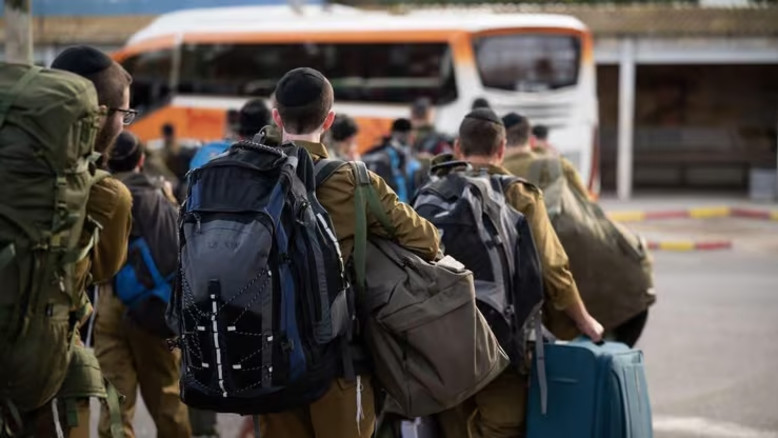 Città lancia corso di preparazione al servizio militare: centinaia di adolescenti si iscrivono