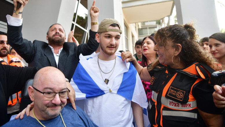 Il ritorno trionfale di Bar Koperstein: un simbolo di speranza e resilienza per Israele