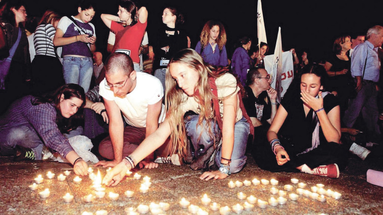 Trent'anni dopo l'assassinio di Rabin: il fenomeno dei giovani con le candele, un momento unico nella storia di Israele
