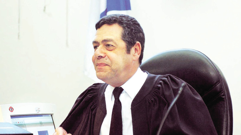 Un Giudice con un Sorriso: la Storia di Sheli Timan, dall'Arte alla Giustizia, e le Sue Preoccupazioni per la Democrazia in Israele