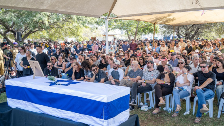 Addio a un giovane eroe: la commovente cerimonia funebre di Lior Rodaief