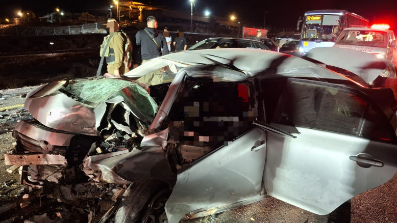 Incidente mortale sulla strada 317: una vita persa e cinque persone ferite