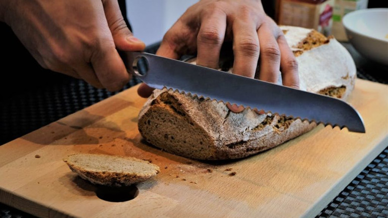 Come la qualità dei coltelli influisce sull'efficienza e sulla sicurezza in cucina