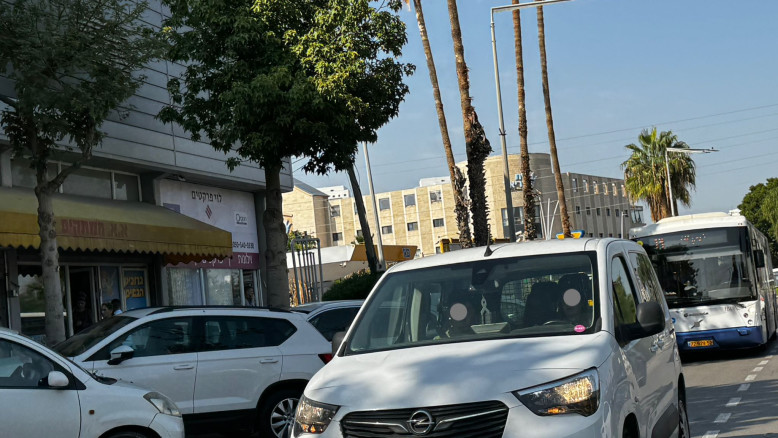 Residenti di Kiryat Gat lamentano congestione verso la stazione ferroviaria
