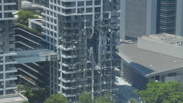 Missili iraniani danneggiano due torri residenziali a Ramat Gan e Tel Aviv durante l’operazione Am Kliav