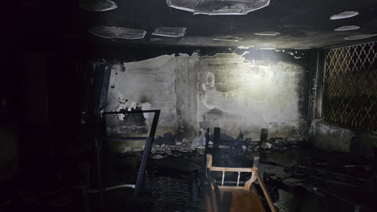 Incendi notturni a Be'er Sheva: nove edifici in fiamme, 15 persone salvate, indagini in corso