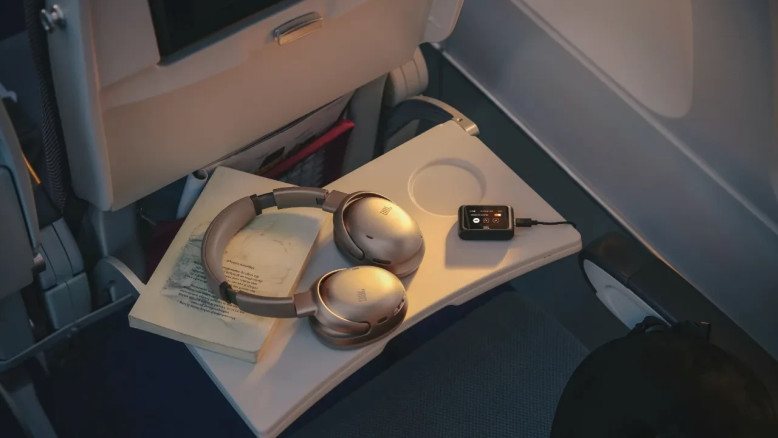 JBL Tour One M3: altoparlante wireless con filtro rumore e telecomando per l'aereo