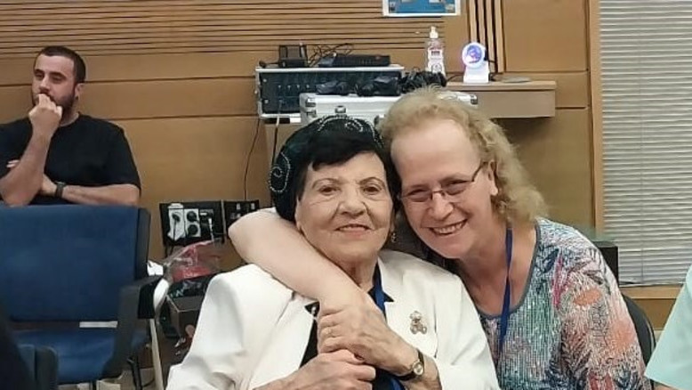 Volontariato internazionale: accompagnare i sopravvissuti all'Olocausto, un dono reciproco