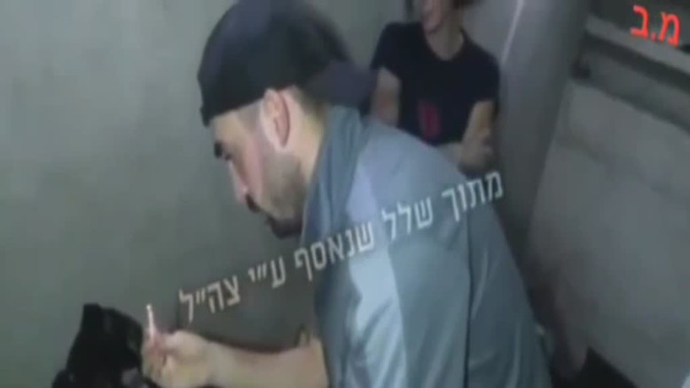 Prigionieri israeliani in Gaza accendono candele di Hanukkah: video dell'IDF mostra resistenza culturale