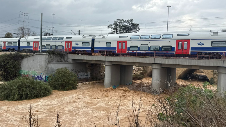 Il fiume Kish in piena: prima inondazione in decenni dopo precipitazioni intense
