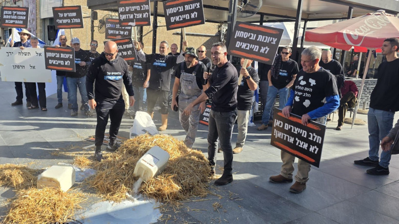 Agricoltori di Dimona protestano contro la riforma del latte: temono perdita di aziende casearie e aumento dei prezzi