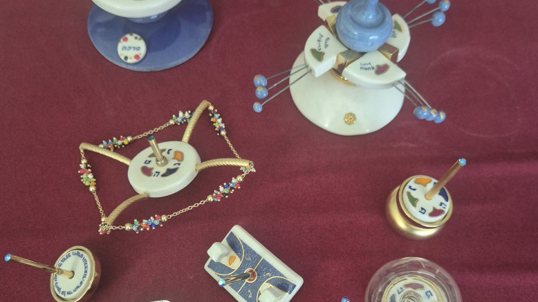 Sovrani personalizzati: artigiani uniscono design e consigli dietetici e legali in giocattoli a rotazione