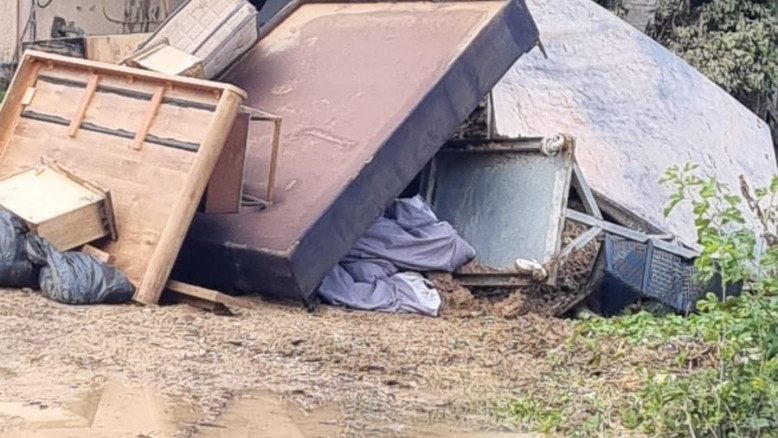 Tempesta di Birei a Shakma: una casa distrutta e gli anziani costretti a ricostruire da zero