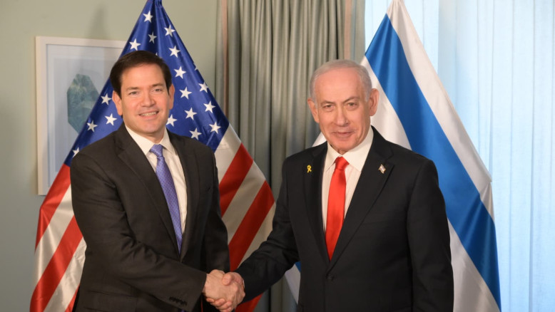 בזמן הטיסה לאיסלנד: מזכיר המדינה האמריקאי מרקו רוביו ונתניהו שוחחו