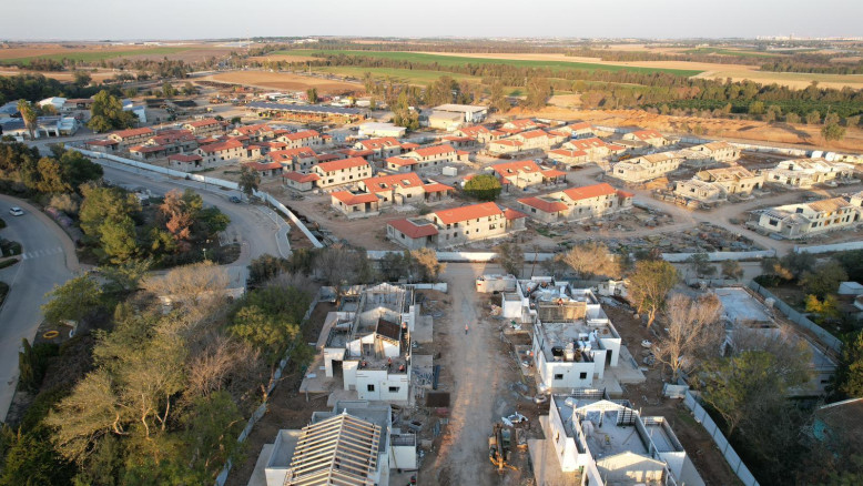 B'eri ricostruisce: 132 case per riportare centinaia di famiglie