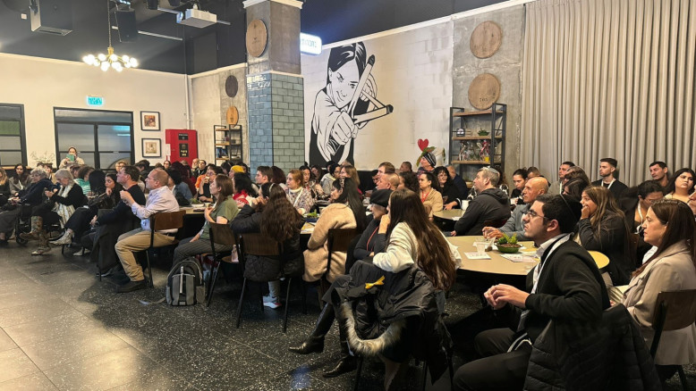 Israele inaugura il primo convegno per adulti adottati: un passo verso comunità e solidarietà