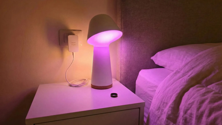 Philips Hue Twilight: lampada che simula il sorgere del sole per un risveglio più naturale