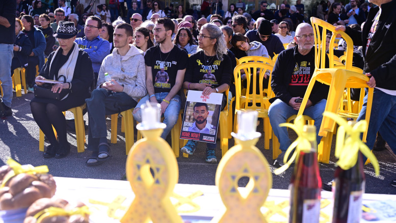 Il centro di recupero ostaggi chiude: quattro ex dipendenti restano in lotta per Ran Guaile