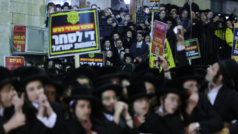 לפני חוק הגיוס: תמרון פוליטי מסדר מחדש את הקואליציה