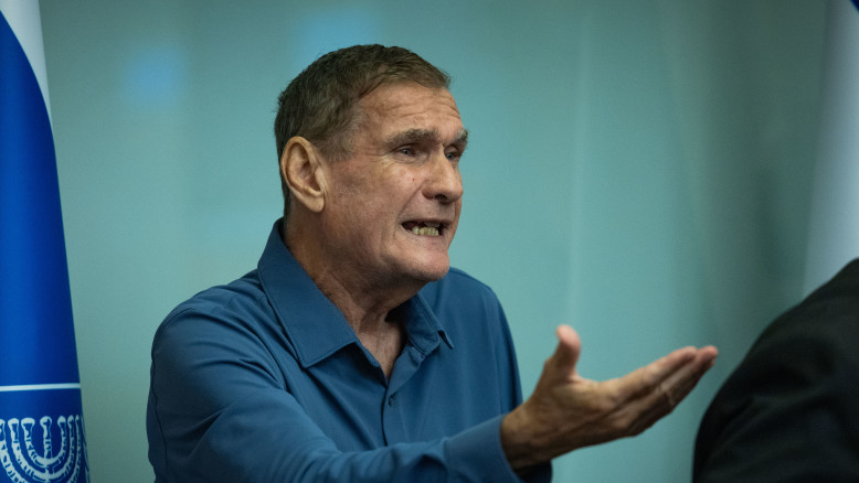 Haim Ramon dans une déclaration stupéfiante : "Au moins 15 sièges pour Smotrich"