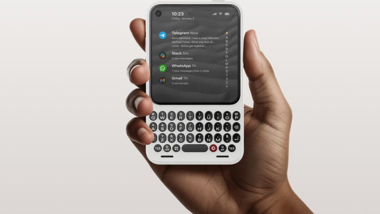 Una startup americana rilancia il telefono con tastiera fisica, ispirato a BlackBerry