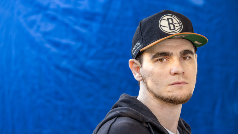 Dalla prigionia alla rinascita: la testimonianza di Makis Harkin