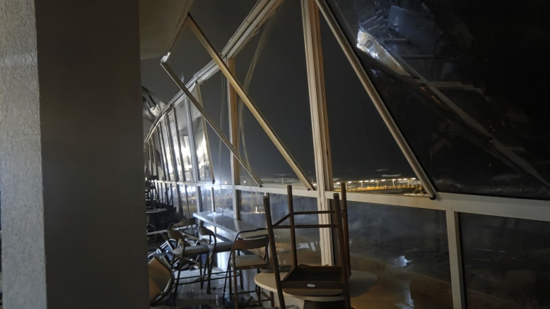 Tempesta a Nahariya: crollo parziale di ristorante senza feriti, albero cade su veicolo ad Acre