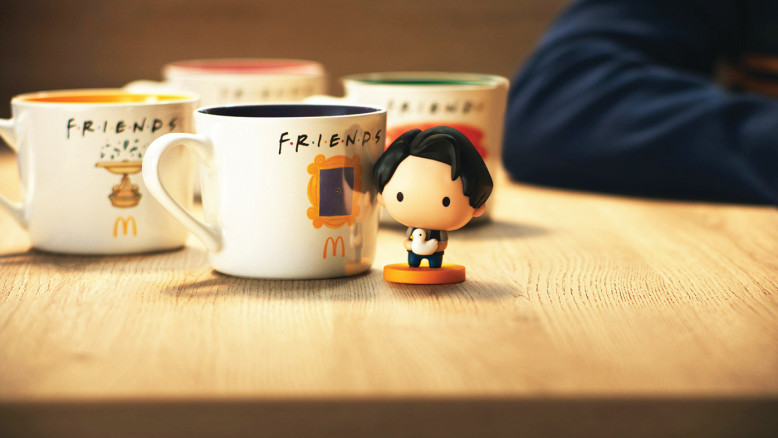 McDonald's presenta bicchieri “Friends”, birra “Astoria Dam”, sistema d’aria intelligente e nuovi gusti di patatine energetiche