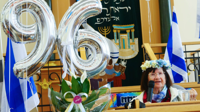 Yeshiva di Ashdod onora la sopravvissuta Helina Birnbaum, 96 anni