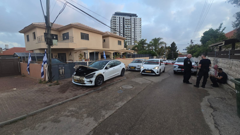Shooting in the heart of Hadera: Police officer neutralizes two suspects who attempted to set a car on fire