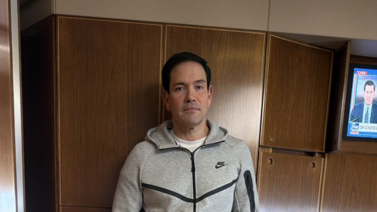 "Le ministre bombarde avec les Nike 'Venezuela'" : Rubio continue de briller sur les réseaux sociaux