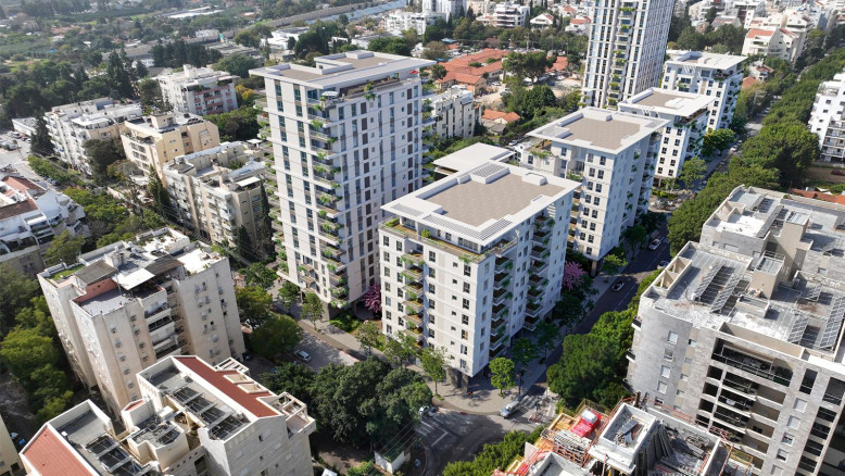 לפני שהבניינים נהרסים: המיזם שחושף את ה"אוצרות" שהדיירים משאירים מאחור