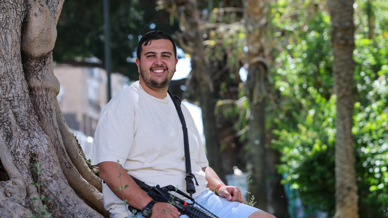 "הרגשתי כאילו אני אביגדור קהלני": נלחם, נפצע וחזר ללחימה - עכשיו הוא מספר הכול
