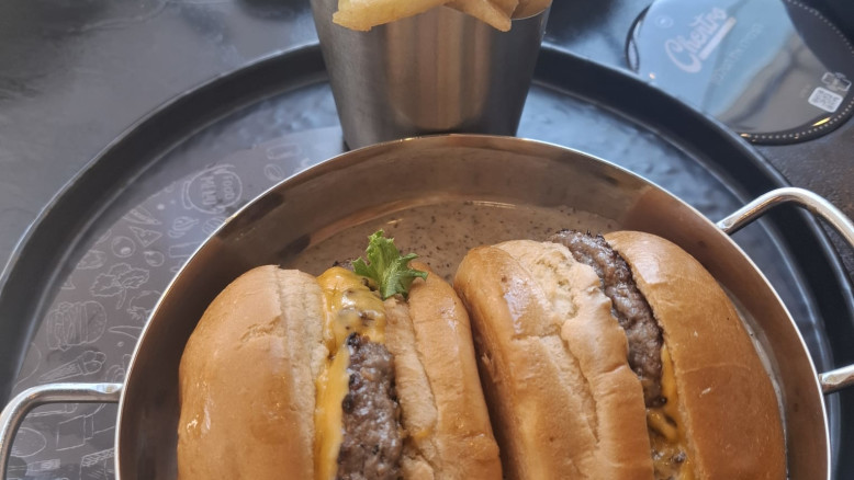 מדובאי ועד חדרה: השף מכפר קרע שהמציא מחדש את ההמבורגר המושחת