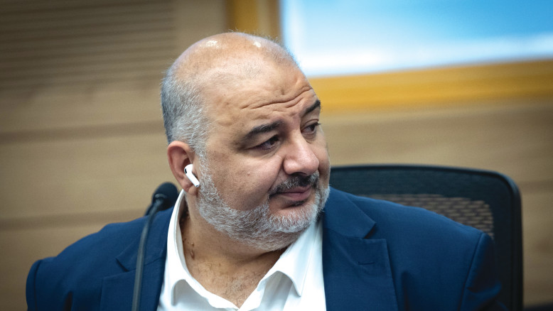 "החליט ללכת על הקופה": התוכנית הדרמטית של מנסור עבאס